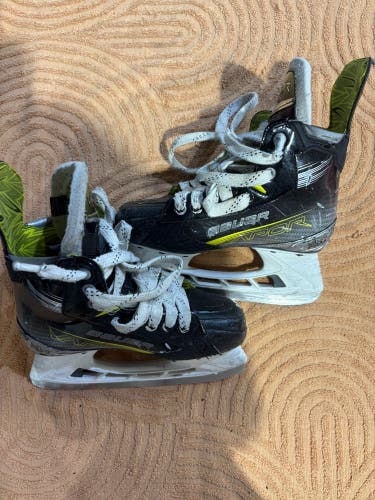 Junior Bauer Vapor X4 Hockey Skates Extra Wide Width Size 3 (Used)
