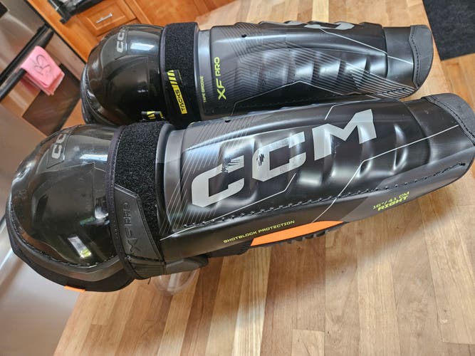 Senior CCM Tacks XF Pro 16" Shin Pads (Used)