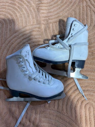 Riedell Cameo Figure Skates Junior 11 (Used)