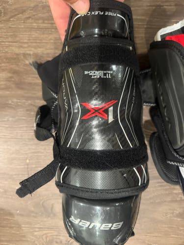 Intermediate Bauer Vapor 1X 11" Shin Pads (Used)