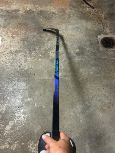 Junior CCM Ribcor Trigger 9 Right Handed Hockey Stick P28 50 Flex (New)