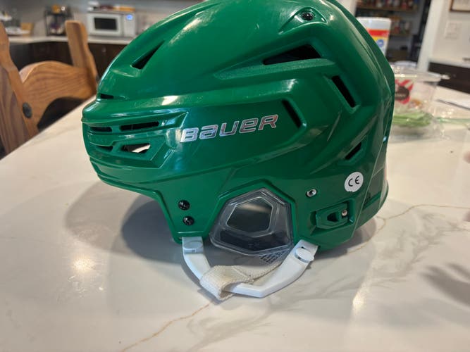 Green Medium Bauer Re-Akt 155