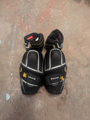 Senior Medium CCM Tacks 9550 Elbow Pads (Used)
