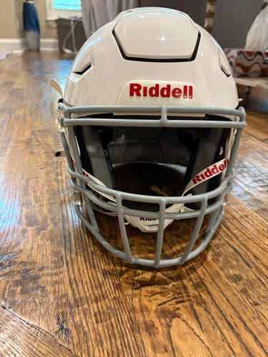 White Youth Extra Large Riddell SpeedFlex Helmet (Used)