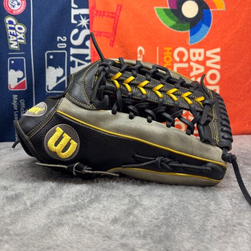 Wilson A2000 PF92 RHT Baseball Glove 12.25" (Used)