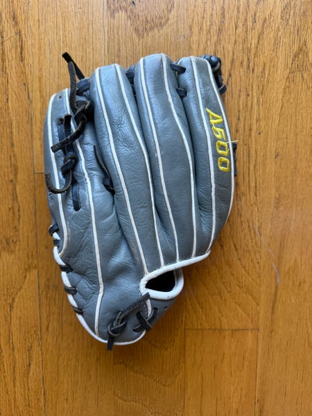 Infield RH Wilson A500 Baseball Glove 11" (Used Good Condition)