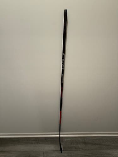 CCM JetSpeed FT5 Right Handed Hockey Stick P28 80 Flex (Used)
