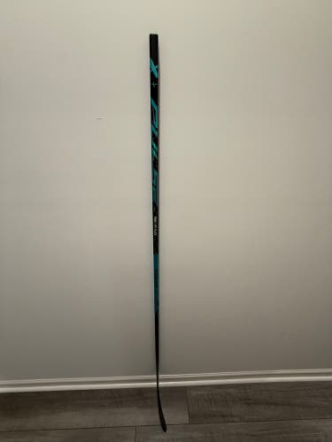 Bauer Pulse Right Handed Hockey Stick P28 87 Flex (New)