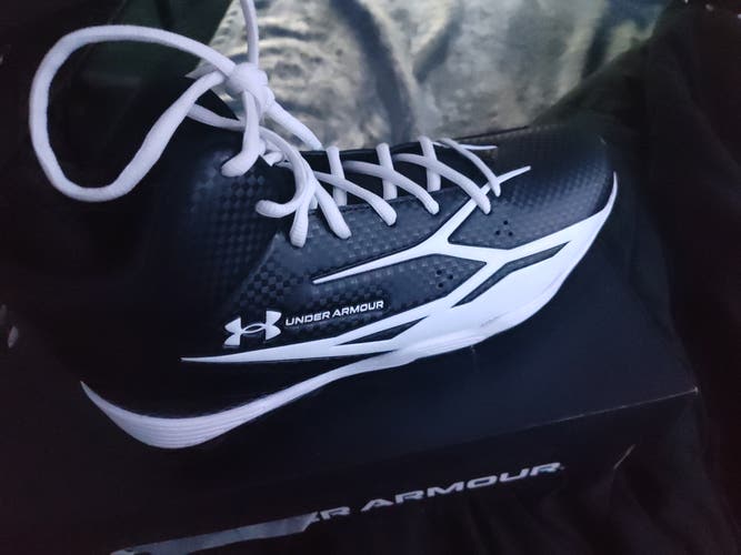 Size M 11.0 (W 12.0) Under Armour Mid Top (New)