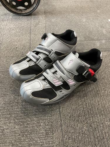 Used Specialized 69 Bike Shoes Adult Grey Senior 9 11614-S000242070