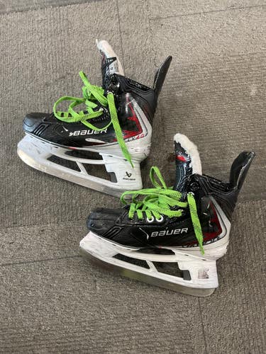Used Bauer VAPOR FLY 40 Intermediate Hockey Skate Intermediate 4.0 11614-S000242060