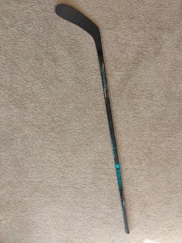 Senior CCM Vizion Left Hand Hockey Stick P28 75 Flex (New)