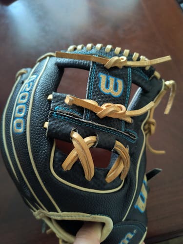 Wilson RH Infield A2000 DP15 Baseball Glove 11.5" (Used)