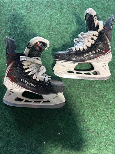 Junior Bauer Vapor Fly40 Hockey Skates (Regular) Size 3 (Used)