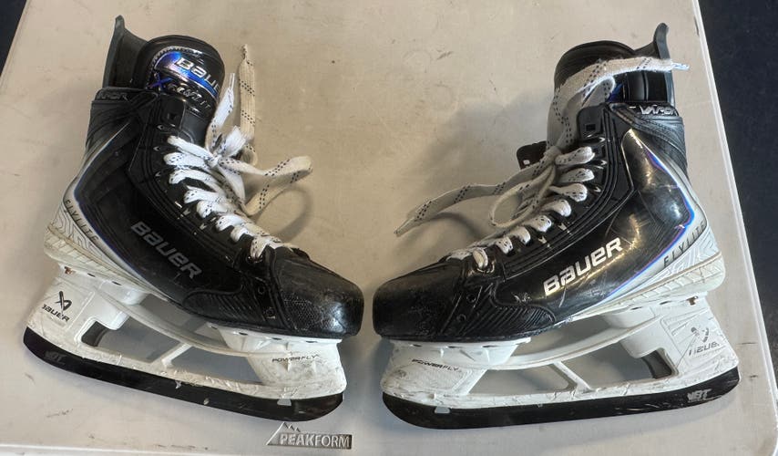 2025 Bauer Vapor Flylite Hockey Skates Regular Width 6.5 (Used)