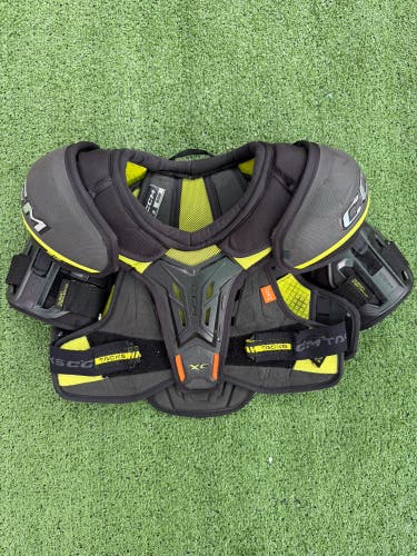 CCM Tacks XF Shoulder Pads | Junior Medium
