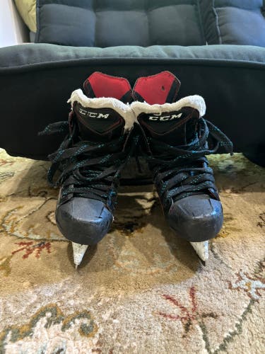2019 CCM JetSpeed FT460 Hockey Skates Regular Width Size 2.5 (Used)