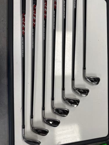 Men's 2018 TaylorMade M4 Right Handed Iron Set Regular Flex Graphite Shaft 35" (Used)