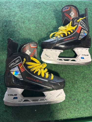 Senior True HZRDUS 5x Hockey Skates (Regular) Size 7.5 (Used)