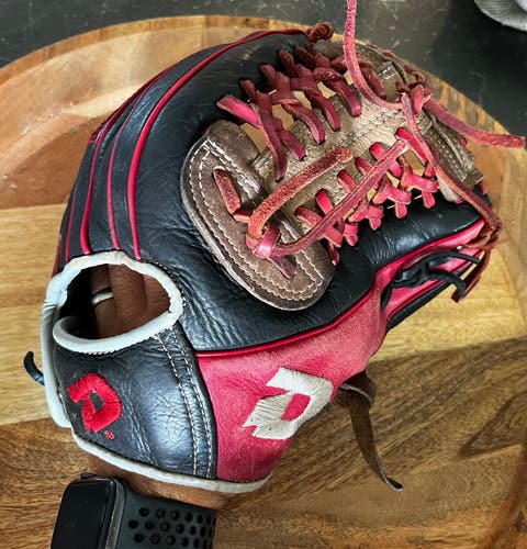 DeMarini Insane RH Infield Baseball Glove 11.5" (Used)