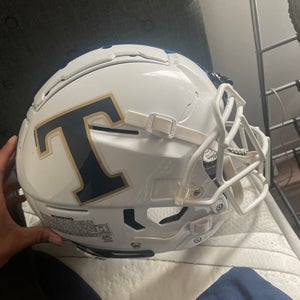 White Adult Large Schutt F7 Helmet (Used)