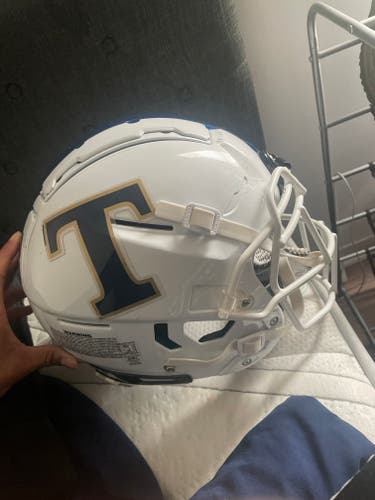 White Adult Large Schutt F7 Helmet (Used)