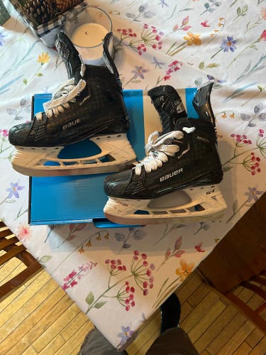 2022 Bauer Supreme Mach Hockey Skates Regular Width 6 (Used)
