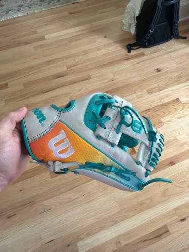 2025 Wilson A2000 RH Infield Baseball Glove 11.5" (New)