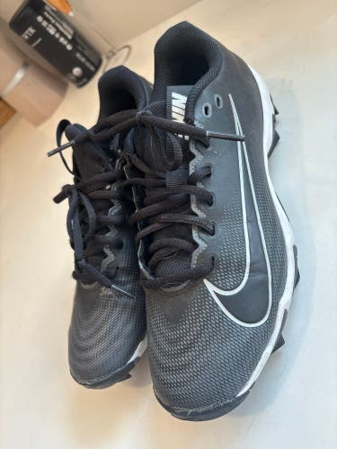 Men's 7Y (Big Kids / Youth) Nike Cleats Low Top Molded Cleats (Used)