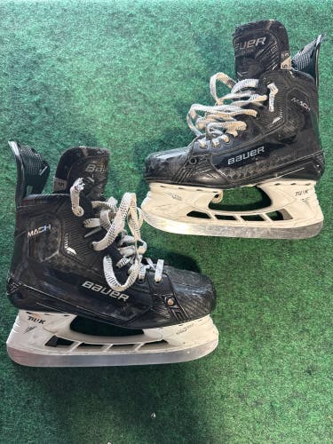 Intermediate Bauer Supreme Mach Hockey Skates (Fit 3) Size 5 (Used)