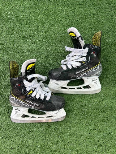 Junior Bauer Vapor 3X Hockey Skates | Size 1.5
