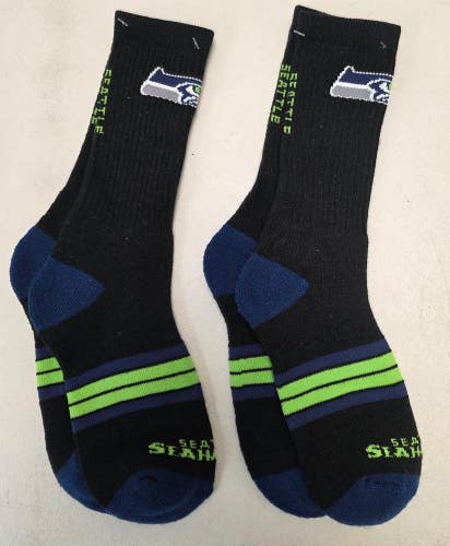 ST32 Mens NFL SEATTLE SEAHAWKS Lot of 2 Crew Socks MEDIUM 5-10 NEW