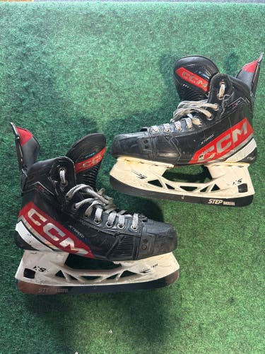 Intermediate CCM JetSpeed FT6 Pro Hockey Skates (Regular) Size 5.5 (Used)