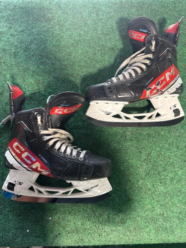 Intermediate CCM JetSpeed FT6 Pro Hockey Skates (Regular) Size 6.5 (Used)