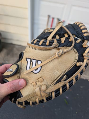 Right Hand Throw Wilson A1000 Catcher's Glove 33" (Used) - Mitt