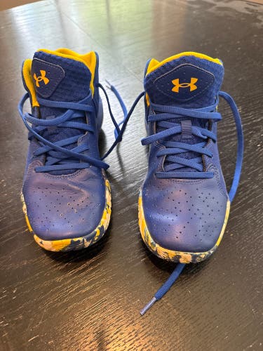 Kid's 6Y (Big Kids / Youth) Under Armour Shoes (Used)