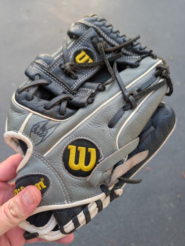 Infield RH Wilson A500 Baseball Glove 11" (Used Good Condition) Right hand throw