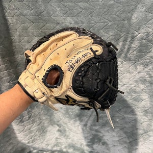 Black Mizuno Prospect Power Close RH Catcher's Baseball Glove 32.5" (Used)