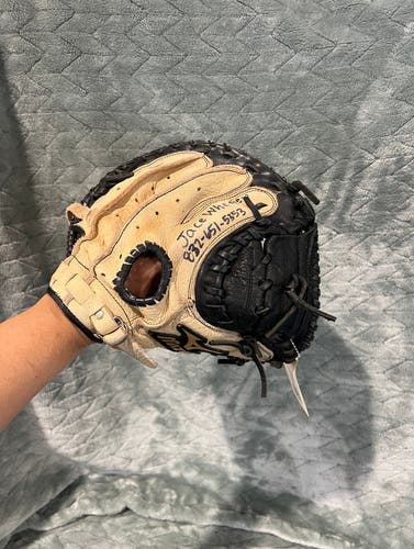 Black Mizuno Prospect Power Close RH Catcher's Baseball Glove 32.5" (Used)