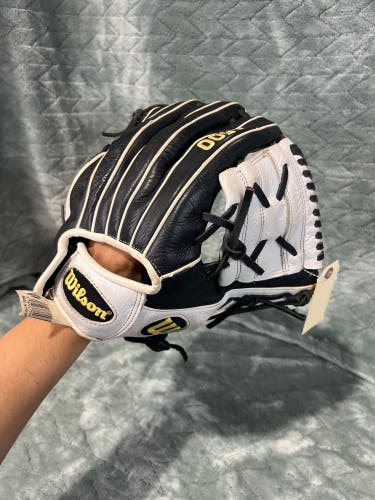White Wilson A500 RH Pitcher's Softball Glove 12" (Used)