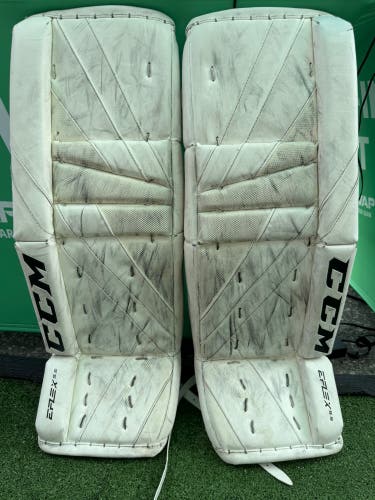 CCM Extreme Flex E5.5 Goalie Leg Pads | 28+1" Intermediate