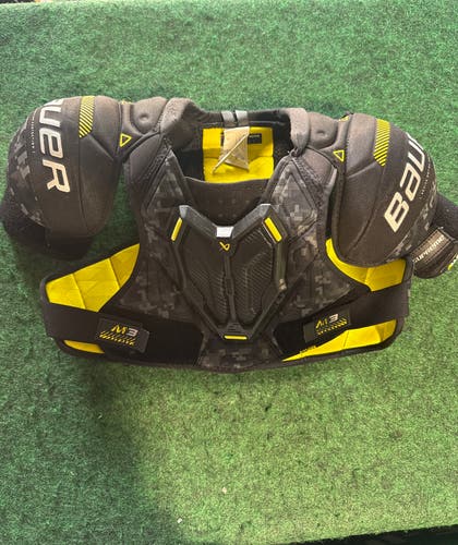 Bauer Supreme M3 Shoulder Pads (Used) | Intermediate Medium