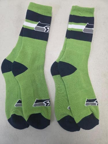 ST40 Mens NFL SEATTLE SEAHAWKS Lot of 2 Crew Socks LARGE 8-13 NEW