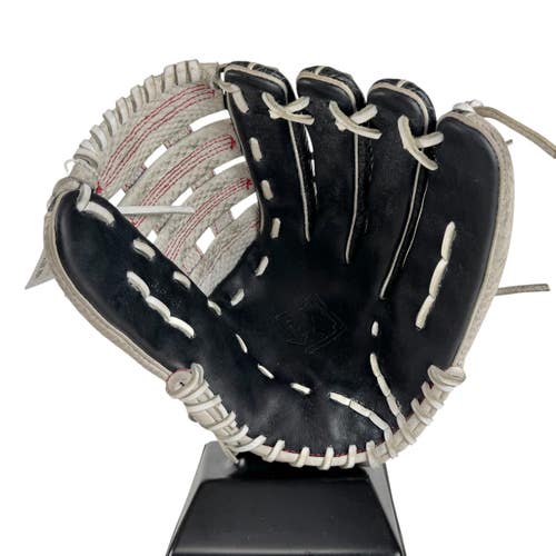 Used 13.5 BB/SB Glove RH Throw Black 13 1/2" 11506-S000307454