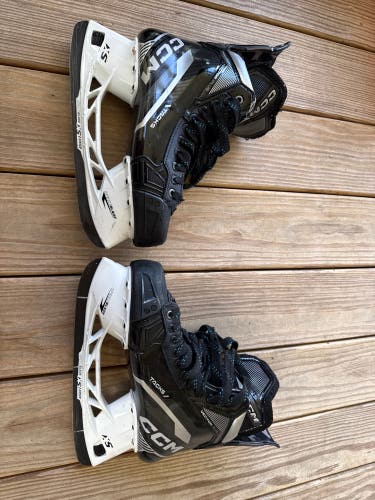 Black 2022 CCM Tacks Vector Plus (SMU) Hockey Skates Regular Width 9.5 (Used)