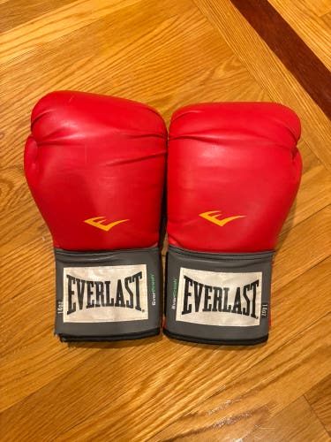 Everlast Red Boxing Gloves 14oz (Used)