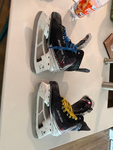 Black/Gray 2025 Bauer Vapor Fly40 Hockey Skates Extra Wide Width Size 4.5 (Used)