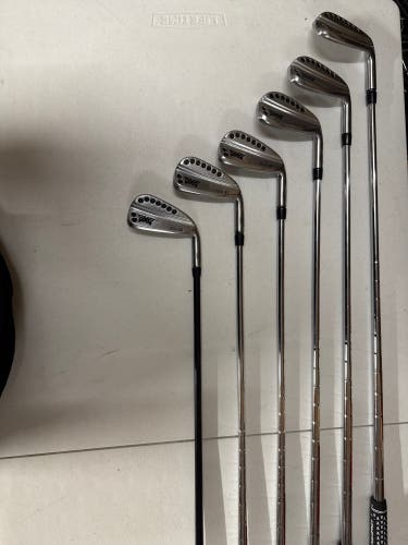 Men's PXG 0311 XF GEN2 Chrome Right Handed Iron Set Regular Flex Graphite/Steel Shaft 35" (Used)