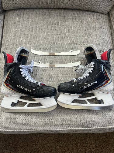 2025 Bauer Vapor Hockey Skates Size 5.5 (Used)