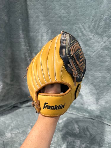 Brown Franklin Fieldmaster RH Pitcher's Baseball Glove 13" (Used)